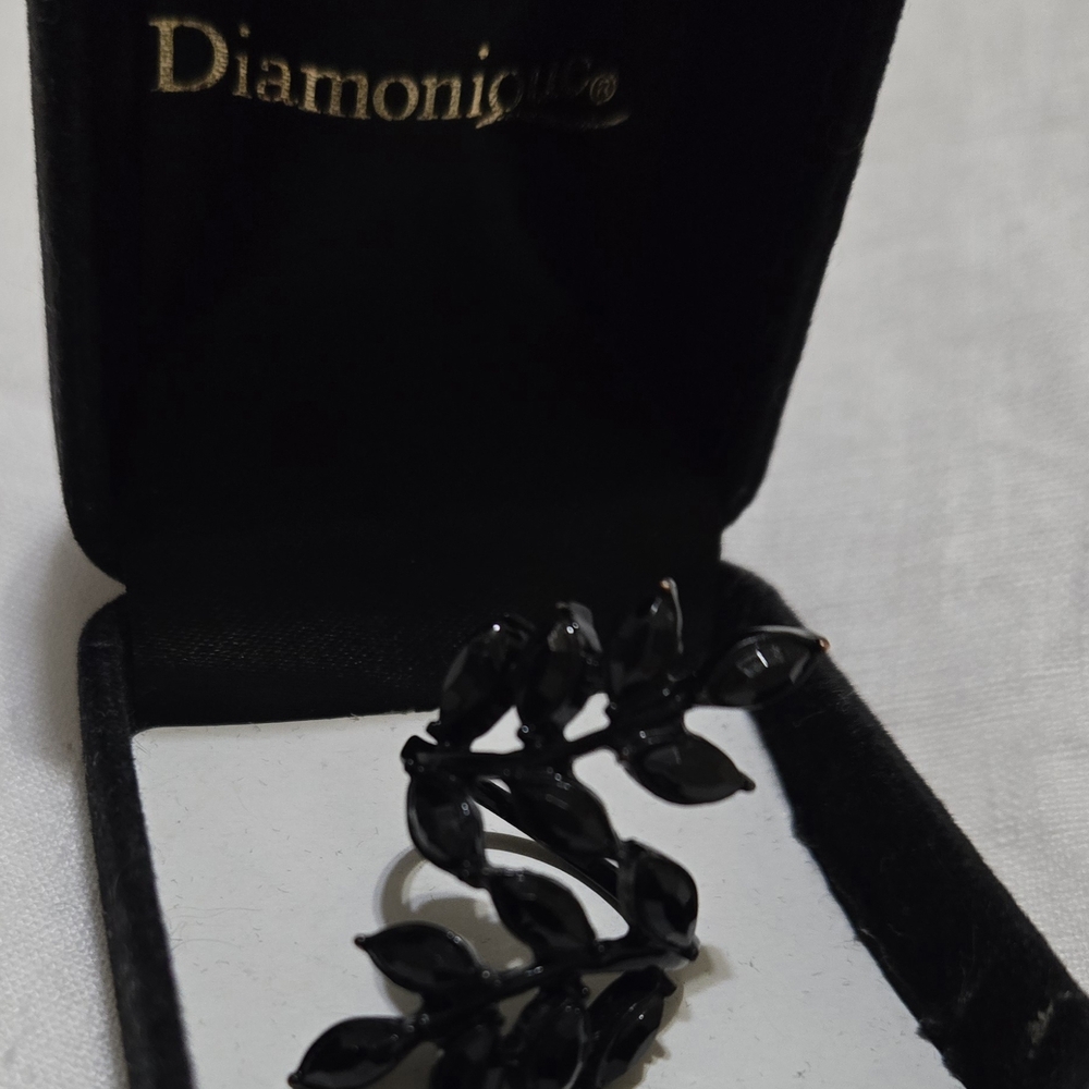 Black Crystal Ivy Leaf Ring . Good For Index Or Middle Finger.